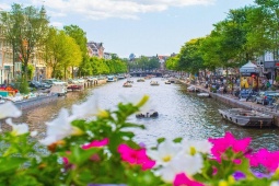 Imagen de un canal en Países Bajos