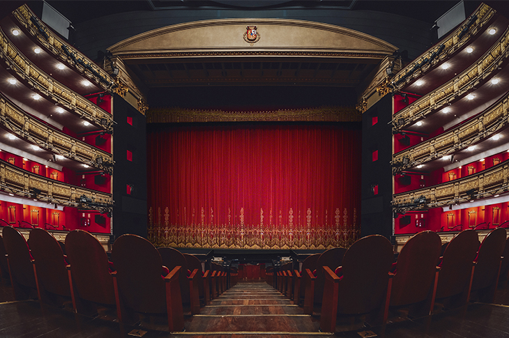 El Teatro Real, que recibió en 2021 el International Opera Award al Mejor Teatro de Ópera, es la primera institución de artes escénicas y musicales en España El Teatro Real, que recibió en 2021 el International Opera Award al Mejor Teatro de Ópera, es la primera institución de artes escénicas y musicales en España