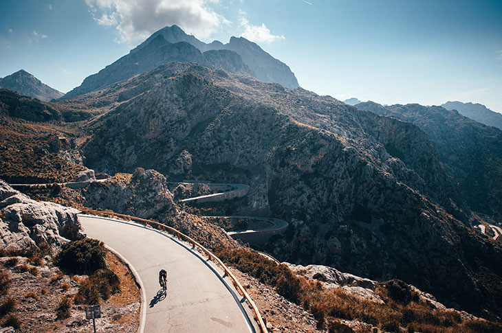 Sa Calobra, dans la Sierra de Tramontana, est l’un des parcours préférés des cyclistes Sa Calobra, dans la Sierra de Tramontana, est l’un des parcours préférés des cyclistes