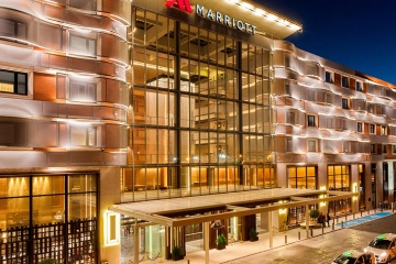 Located near Madrid–Barajas Airport and IFEMA, the Madrid Marriott Auditorium Hotel & Conference Center offers 56 rooms for conventions, exhibitions, and fairs, as well as an auditorium with 2,000 seats