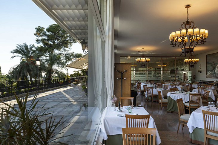 The Paradores network’s gastronomic offering for MICE events is based on menus with seasonal products. For example, the restaurant at the Parador de Córdoba serves up a clear tribute to its Moorish culinary legacy