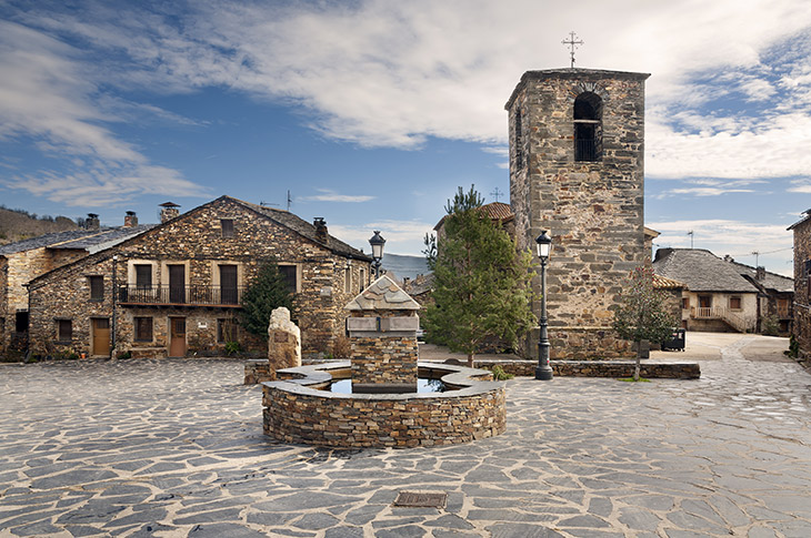 Nestled on the slopes of Ocejón Peak, Valverde de los Arroyos is a highlight of Guadalajara’s Black Villages route
