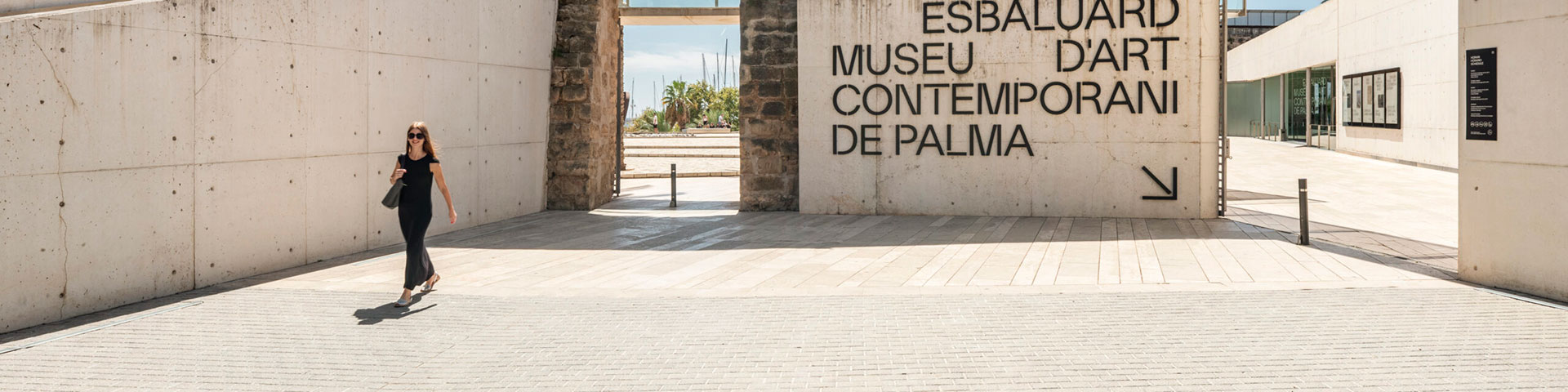 Es Baluard Museu d’Art Contemporani ligger inden for området omkring Sant Pere-bastionen, som er en del af det renæssanceanlæg, der omringede byen Palma indtil begyndelsen af det 20. århundrede