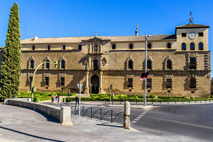 O Hospital Tavera em Toledo foi cenário de 19 filmes, o último dos quais é O Clube dos Leitores Criminosos (2023) O Hospital Tavera em Toledo foi cenário de 19 filmes, o último dos quais é O Clube dos Leitores Criminosos (2023)