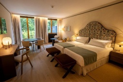 El nuevo interiorismo combina arquitectura tradicional cántabra, artesanía, materiales nobles y una estética contemporánea