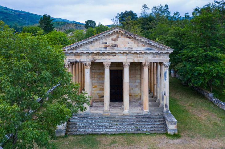 A igreja de San Jorge foi doada pelos duques de Santo Mauro à cidade de Las Fraguas para servir de paróquia, um papel que desempenha hoje © Shutterstock A igreja de San Jorge foi doada pelos duques de Santo Mauro à cidade de Las Fraguas para servir de paróquia, um papel que desempenha hoje © Shutterstock