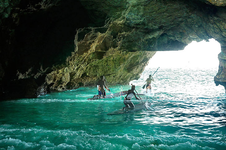 Kayak en la cueva del Llop Mari en L’Hospitalet de l’Infant