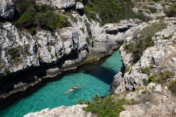 Menorca oferece aos seus visitantes áreas altamente recomendadas, como Cala Pregonda ou Cavalleria, para mergulho com snorkel © Shutterstock Menorca oferece aos seus visitantes áreas altamente recomendadas, como Cala Pregonda ou Cavalleria, para mergulho com snorkel © Shutterstock