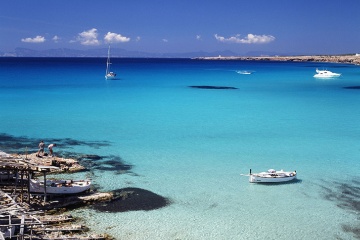 Cala Saona on the island of Formentera is the perfect place for underwater activities