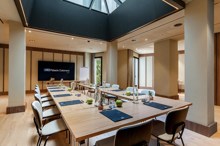 The Omeya Room at H10 Palacio Colomera in Córdoba has capacity for up to 60 people and unique views into a small courtyard with a vertical garden The Omeya Room at H10 Palacio Colomera in Córdoba has capacity for up to 60 people and unique views into a small courtyard with a vertical garden