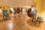 O Museu do Nougat em Jijona fornece informações sobre o contexto de sua criação nos anos 60, a tecnologia necessária para produzir alimentos e o valor de seu patrimônio cultural © Turismo Comunidade Valenciana O Museu do Nougat em Jijona fornece informações sobre o contexto de sua criação nos anos 60, a tecnologia necessária para produzir alimentos e o valor de seu patrimônio cultural © Turismo Comunidade Valenciana
