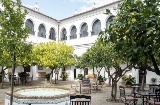 El Parador de Guadalupe ocupa un antiguo hospital de peregrinos. El Parador de Guadalupe ocupa un antiguo hospital de peregrinos.