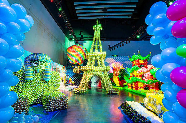 Balloon Story is an immersive experience created with more than 600,000 recyclable balloons that form scenes full of color and fantasy Balloon Story is an immersive experience created with more than 600,000 recyclable balloons that form scenes full of color and fantasy