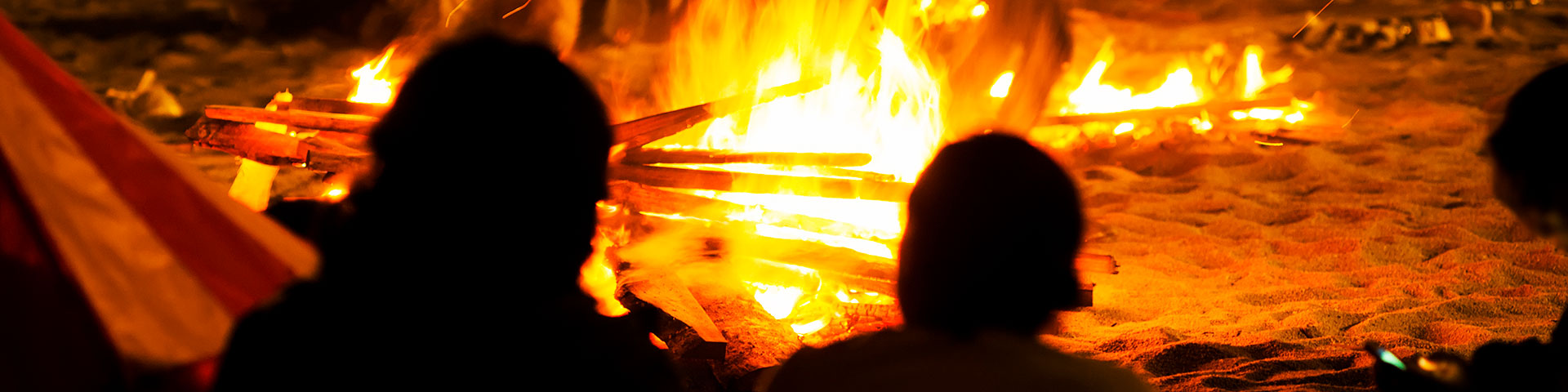 Ogniska w noc San Xoán (Świętego Jana) w A Coruña w Galicji