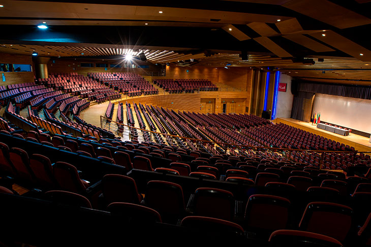 García Lorca-auditoriet i Kongrescentret i Granada ligger i stueetagen og har plads til 2.000 personer