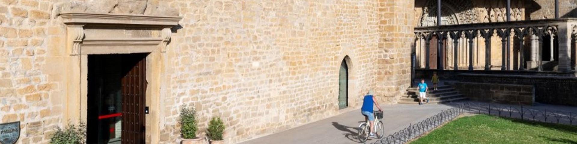 El Parador de Olite-Erriberri ocupa el ala más antigua del Palacio de los Reyes de Navarra, en pleno conjunto monumental de Olite