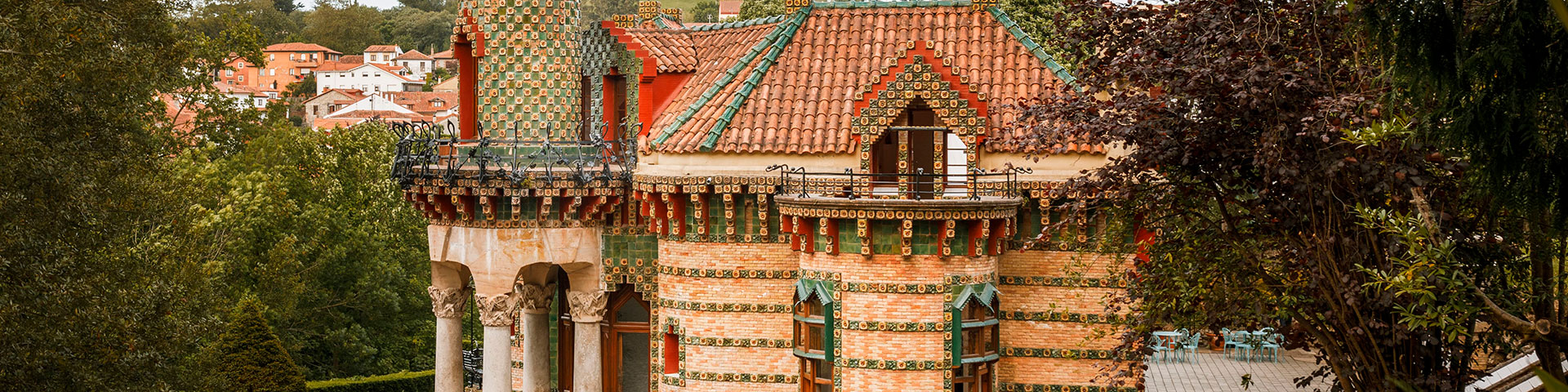 El Capricho de Gaudí é uma obra inicial de um jovem Antoni Gaudí e foi construída entre 1883 e 1885 no Projeto Way de Comillas © Gaudí