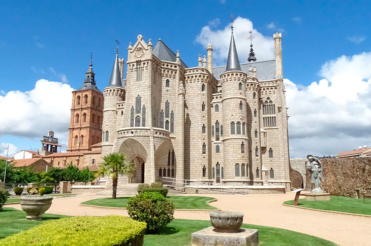 O Palácio de Gaudí foi concebido como residência episcopal para o Projeto Caminho do bispo de Astorga © Gaudí O Palácio de Gaudí foi concebido como residência episcopal para o Projeto Caminho do bispo de Astorga © Gaudí