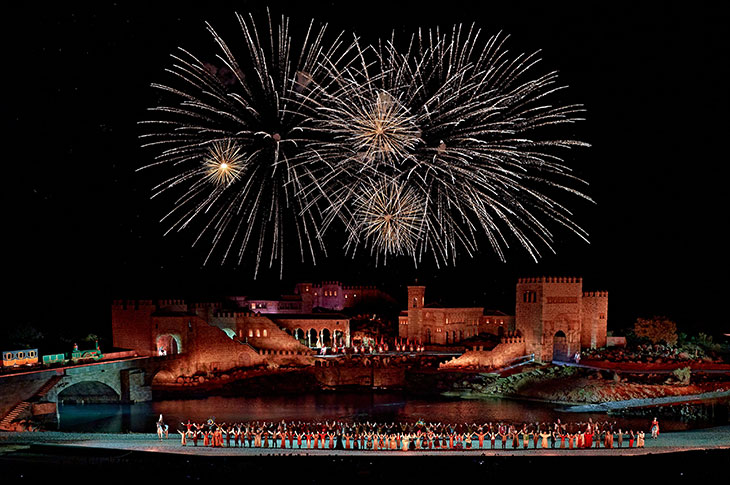 From the reign of Reccared I to the Battle of Las Navas de Tolosa, or the discovery of America to the arrival of the railway, El Sueño de Toledo takes audiences through 1,500 years of history, brought to life by 200 actors