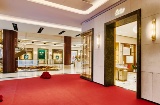 Several boutiques specializing in fashion, accessories, perfumery, and fine jewelry can be found in the Galería Canalejas Several boutiques specializing in fashion, accessories, perfumery, and fine jewelry can be found in the Galería Canalejas