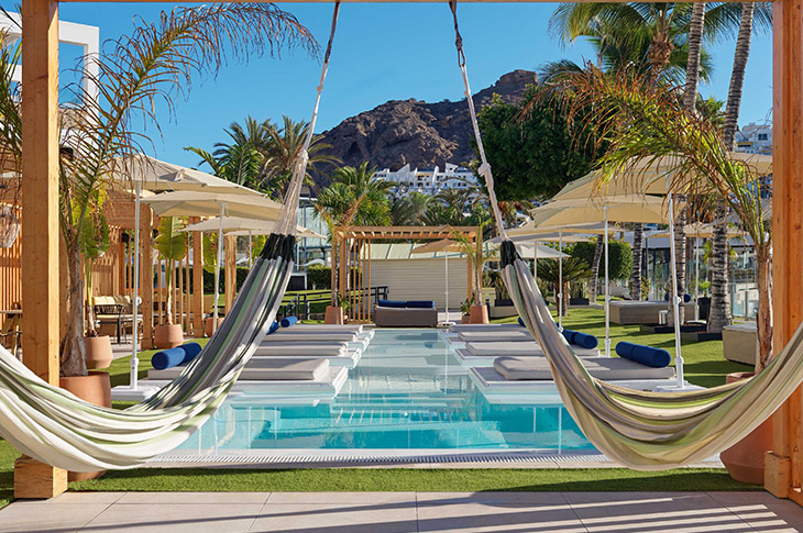 Beach Club La Riviera de H10 Costa Mogán, hotel adults only ubicado en primera línea de la playa del Cura (Gran Canaria) Beach Club La Riviera de H10 Costa Mogán, hotel adults only ubicado en primera línea de la playa del Cura (Gran Canaria)