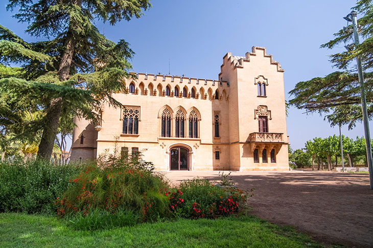 El Castell de Vila-seca está muy ligado a la historia de la ciudad. Símbolo de la villa, el edificio ha sido documentado desde el siglo XII