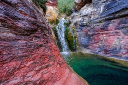 Hidden in the Serra d’Espadà National Park lies one of the most fascinating lakes in the whole province: the Pozo Negro