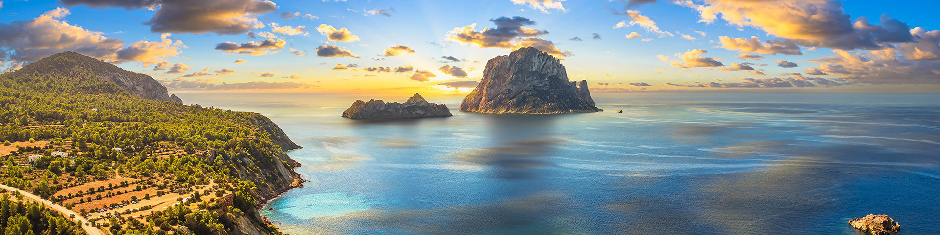 Thanks to its vast range of accommodation, beautiful coves, and the charm of its historic center, Ibiza has become an essential destination for MICE tourism