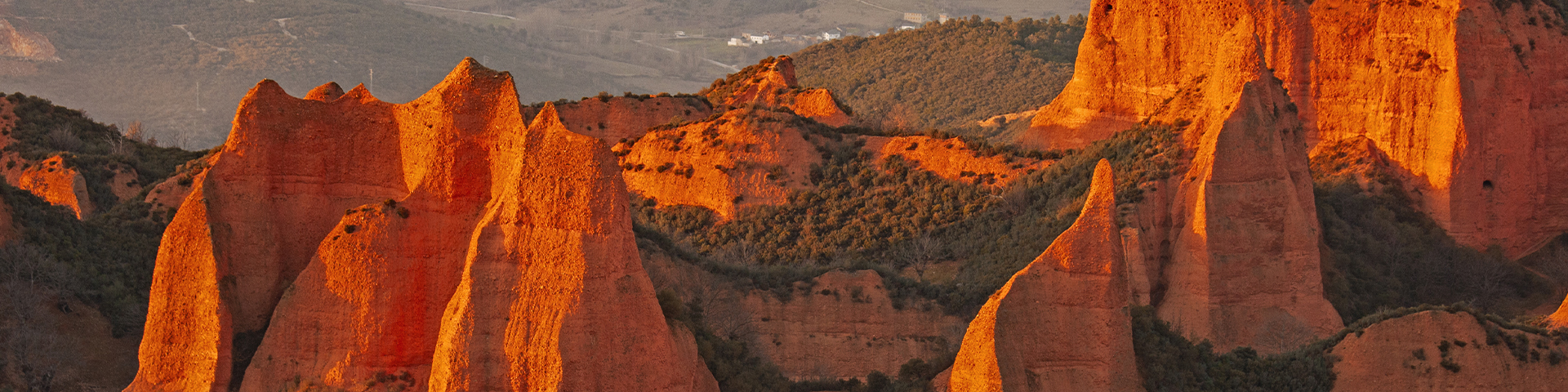 The ancient Roman gold mines of Las Médulas (El Bierzo) form a landscape of reddish sands, chestnut trees, and oaks