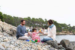 The Cataluña, hola familia! program recognizes Catalan destinations with a firm commitment to family tourism