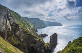 A rota do Caminho Costeiro Galego não é apenas uma linha que corre ao longo da costa, mas um itinerário projetado para descobrir a identidade galega passo a passo, dos estuários mais protegidos aos penhascos mais imponentes. Na imagem, os penhascos íngremes do Cabo Ortegal A rota do Caminho Costeiro Galego não é apenas uma linha que corre ao longo da costa, mas um itinerário projetado para descobrir a identidade galega passo a passo, dos estuários mais protegidos aos penhascos mais imponentes. Na imagem, os penhascos íngremes do Cabo Ortegal