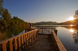 Las Médulas’ surroundings bring together trails, viewpoints, and experiences linked to heritage, nature, and local culture. Pictured: the viewpoint at Carucedo Lake Las Médulas’ surroundings bring together trails, viewpoints, and experiences linked to heritage, nature, and local culture. Pictured: the viewpoint at Carucedo Lake