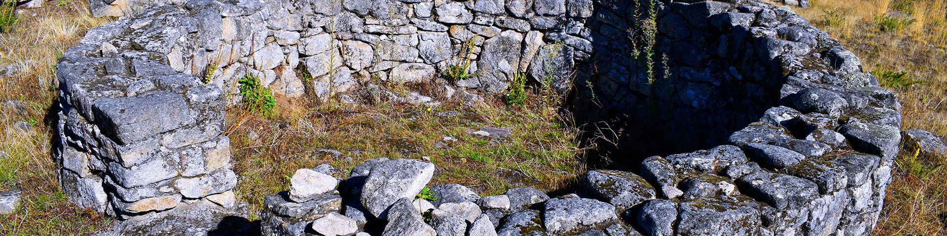 Formerly known as A cidade, San Cibrao de Lás is one of the largest castros still preserved in Galicia, occupied by Romans from the 2nd century BC through to the 3rd century AD.