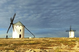 En la actualidad, son doce los molinos que se divisan sobre la Sierra de los Molinos y uno sobre el Cerro de La Paz, declarados Bienes de interés Cultural en el año 2001 En la actualidad, son doce los molinos que se divisan sobre la Sierra de los Molinos y uno sobre el Cerro de La Paz, declarados Bienes de interés Cultural en el año 2001