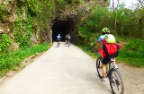 The Bidasoa Greenway runs along the old ‘tren txikito’ route between Behobia (Irún-Gipuzkoa) and Oieregi (Navarra) The Bidasoa Greenway runs along the old ‘tren txikito’ route between Behobia (Irún-Gipuzkoa) and Oieregi (Navarra)