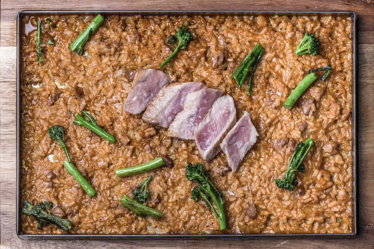 Kaikissa Vincci-hotellien ravintoloissa on vähintään yksi annos, joka on valmistettu kiertotalouden periaattein kasvatetusta riisistä. Annokset on merkitty erillisellä tunnuksella ja selitteellä © Vincci Hotels Kaikissa Vincci-hotellien ravintoloissa on vähintään yksi annos, joka on valmistettu kiertotalouden periaattein kasvatetusta riisistä. Annokset on merkitty erillisellä tunnuksella ja selitteellä © Vincci Hotels