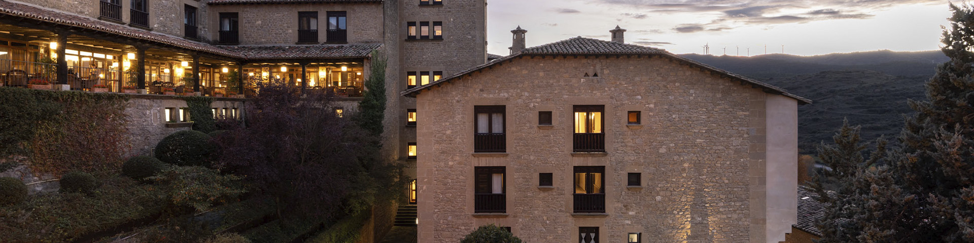 Located within the walled enclosure of Sos del Rey Católico (northwest of the province of Zaragoza), the Parador has rediscovered its role as the gateway to the Cinco Villas region