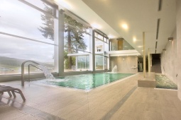 “Baños da Brea” spa centrs (Vila de Krucesa) piedāvā nātrija–hlorīda, sēra, hidrokarbonātu un sārmainus ūdeņus, kas izplūst 82,5 °F (28,1 °C) temperatūrā “Baños da Brea” spa centrs (Vila de Krucesa) piedāvā nātrija–hlorīda, sēra, hidrokarbonātu un sārmainus ūdeņus, kas izplūst 82,5 °F (28,1 °C) temperatūrā