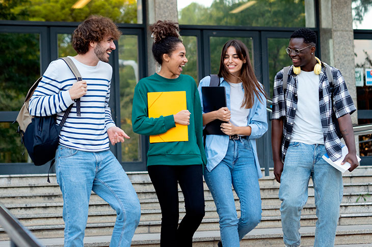 In den letzten zehn Jahren ist die Zahl der Studierenden im Bereich Sprachtourismus um 42,5 % gestiegen, was die zunehmende Bedeutung des Spanischen als internationale Sprache und die Attraktivität Spaniens als Bildungsstandort bestätigt