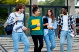 In den letzten zehn Jahren ist die Zahl der Studierenden im Bereich Sprachtourismus um 42,5 % gestiegen, was die zunehmende Bedeutung des Spanischen als internationale Sprache und die Attraktivität Spaniens als Bildungsstandort bestätigt In den letzten zehn Jahren ist die Zahl der Studierenden im Bereich Sprachtourismus um 42,5 % gestiegen, was die zunehmende Bedeutung des Spanischen als internationale Sprache und die Attraktivität Spaniens als Bildungsstandort bestätigt