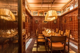 Brach Madrid's restaurant pays homage to the great cafés of Madrid, fusing Mediterranean gastronomy and Middle-Eastern flavors