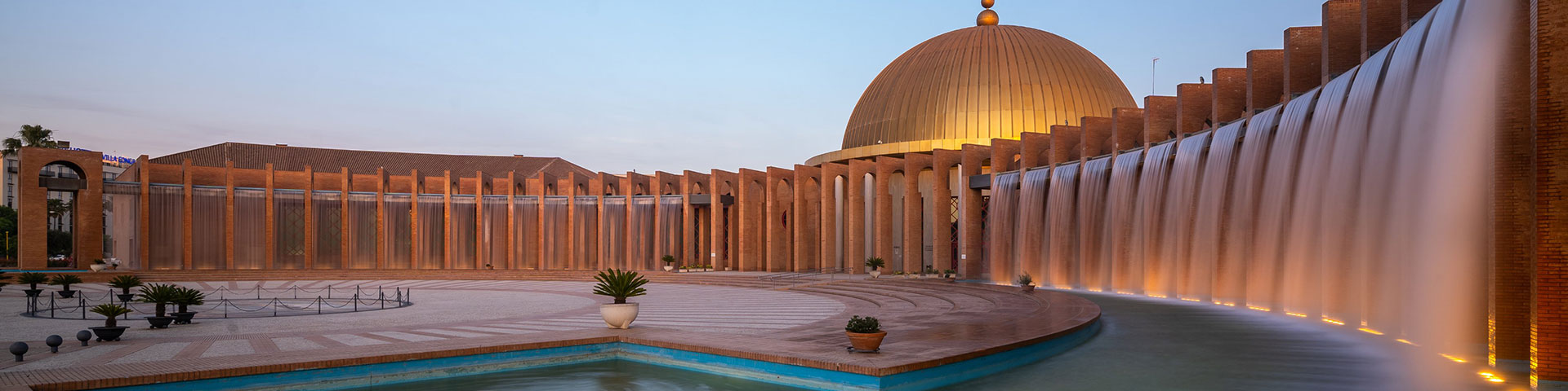 The Seville Conference and Exhibition Center holds up to 3,200 attendees