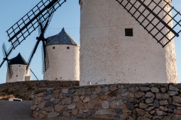 Molinos de viento de Consuegra, una de las estampas más emblemáticas de la Ruta de Don Quijote en Castilla-La Mancha.