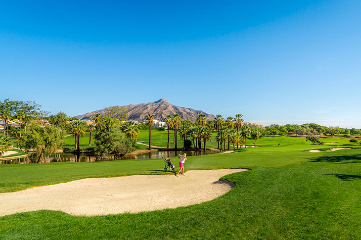 Marbella jest uważana za jeden z głównych ośrodków golfowych w Hiszpanii. Na zdjęciu pole golfowe Las Brisas