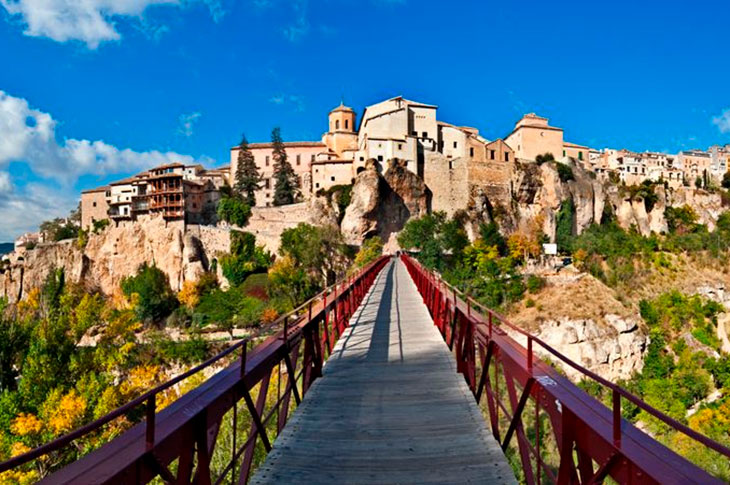 Cuenca offers more than 1,300 hotel beds, most of them in 3-and 4-star establishments Cuenca offers more than 1,300 hotel beds, most of them in 3-and 4-star establishments