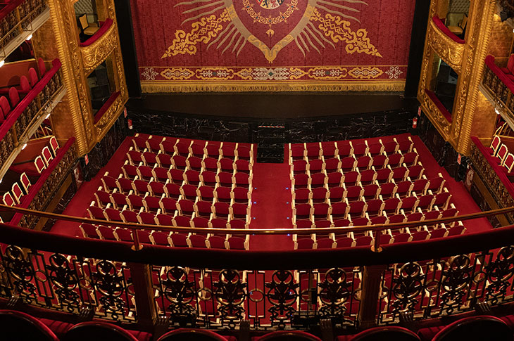 The Main Hall of the Teatro Español has 735 seats arranged in a central stalls area and three balconies, offering renowned acoustics The Main Hall of the Teatro Español has 735 seats arranged in a central stalls area and three balconies, offering renowned acoustics