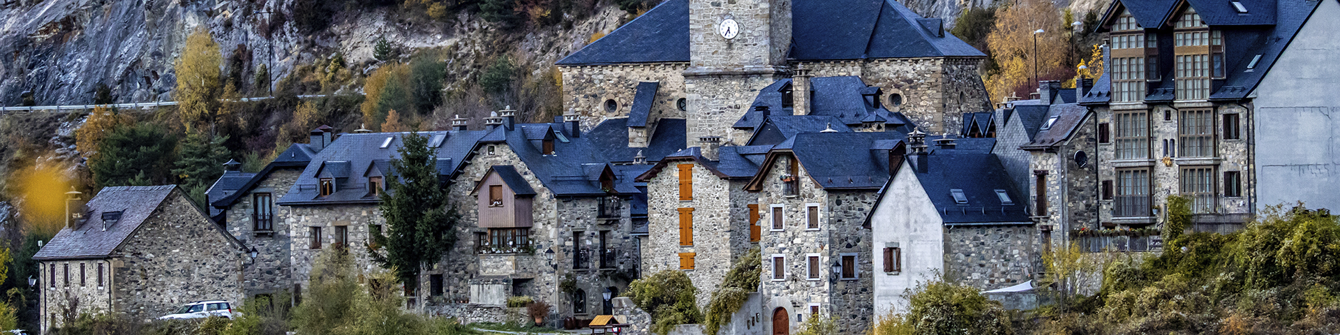 Sallent de Gállego, located in Alto Gállego, showcases the province of Huesca’s potential for rural MICE tourism, featuring unique venues for meetings, incentive trips and events promoted by the province’s Convention Bureau.