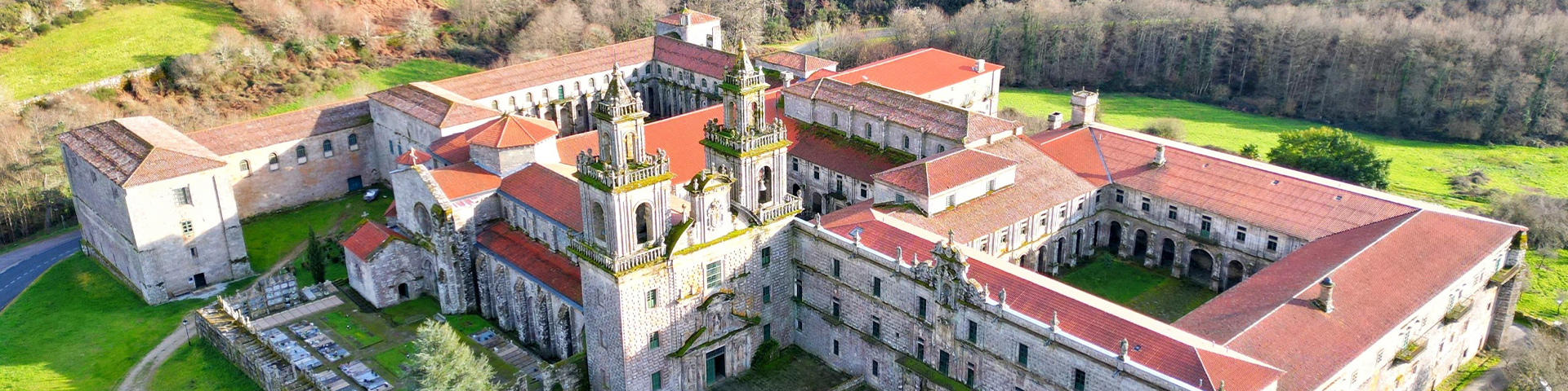 Oseira in Ourense ist berühmt für das Kloster Santa María la Real, ein Zisterzienserjuwel aus dem Jahr 1137, das durch seine Größe und architektonische Schönheit beeindruckt