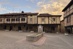Santa Gadea del Cid es una de las joyas medievales más imponentes y mejor conservadas de la provincia de Burgos, declarada Conjunto Histórico-Artístico Nacional en 1973 Santa Gadea del Cid es una de las joyas medievales más imponentes y mejor conservadas de la provincia de Burgos, declarada Conjunto Histórico-Artístico Nacional en 1973