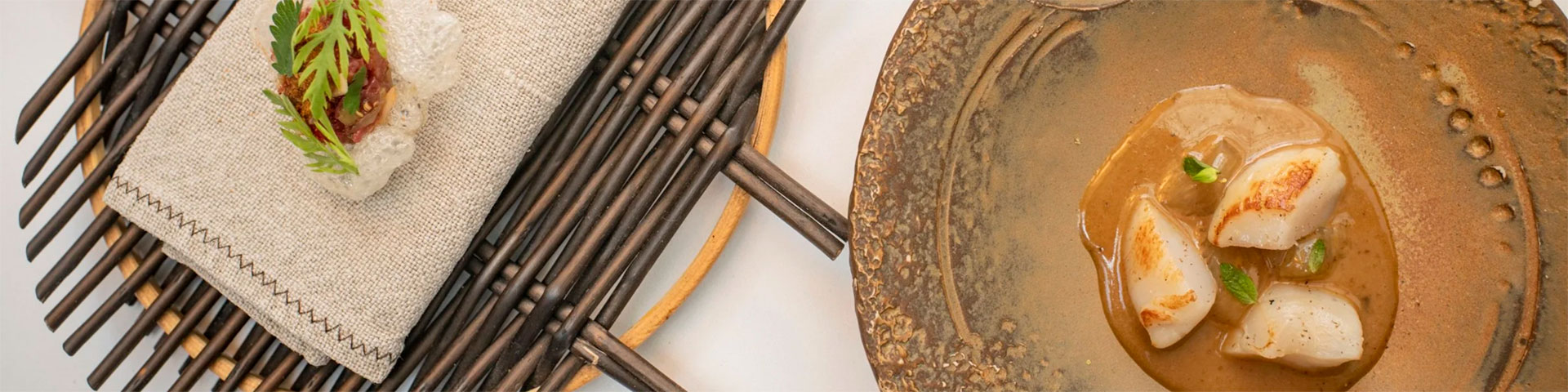 Det køkken, som Lucía Freitas præsenterer på A Tafona (Santiago), er baseret på sæsonens råvarer og lokale ingredienser, der er tæt forbundet med Galicien, kysten og regionens grøntsagsmarker